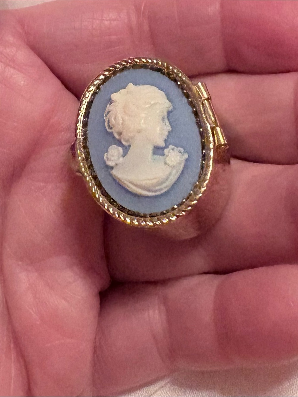 Vintage Blue, White, and Golden  Cameo Pill Box - Picture 4 of 8